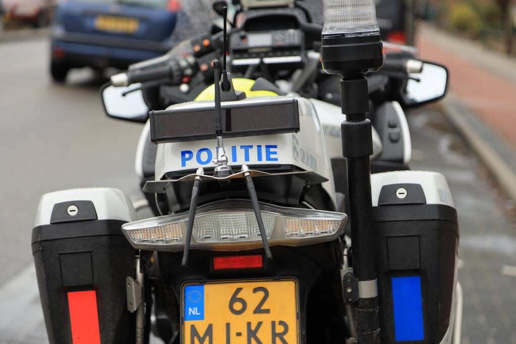Automobilist aangehouden na inrijden op terras café De Witte Ruiter
