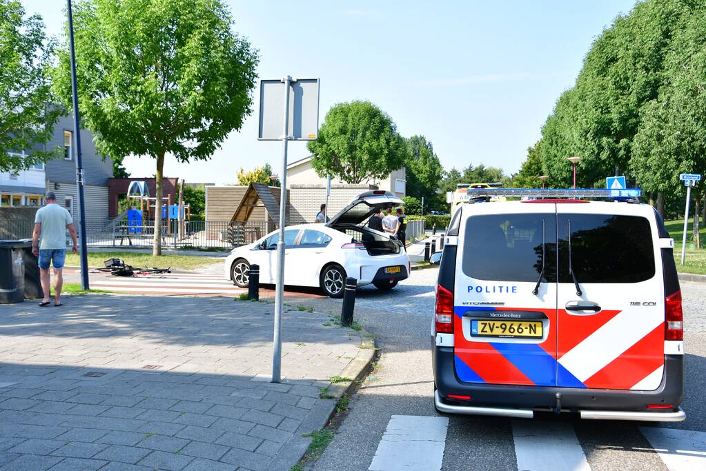 E-biker gewond na botsing met auto