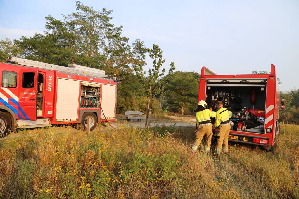 Stuk bos naast zweefvliegclub Volkel vliegt in brand