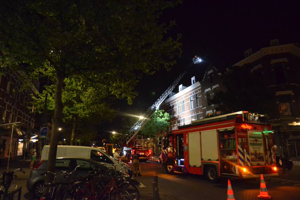 Zoektocht naar persoon op dak