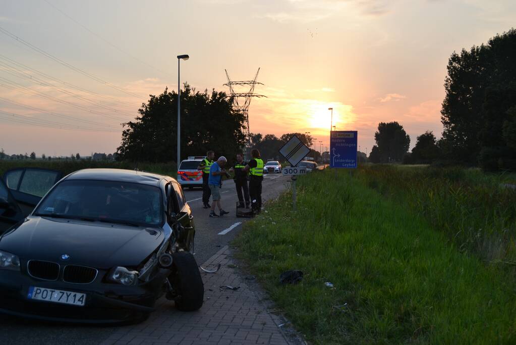 Hond komt met de schrik vrij bij verkeersongeval