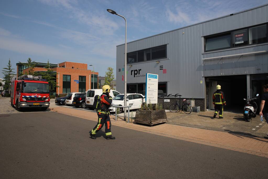 Onderzoek naar brandgerucht in bedrijfspand