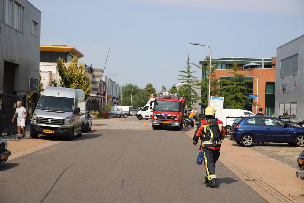 Onderzoek naar brandgerucht in bedrijfspand