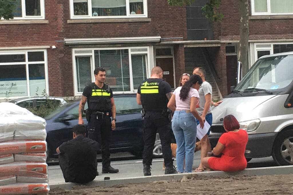 Bestelbus botst op voorganger