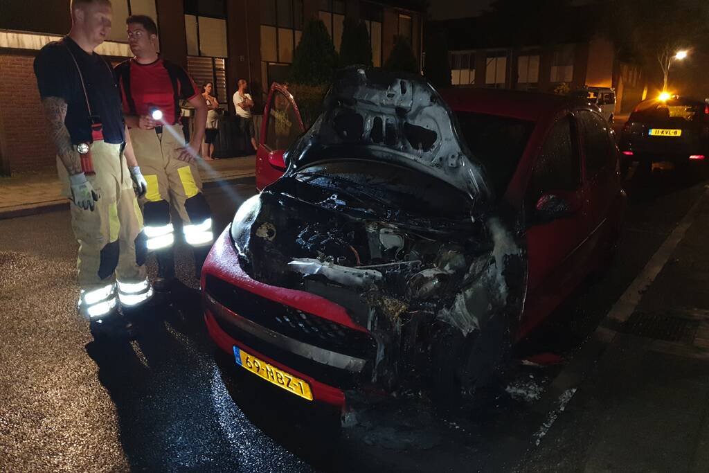 Auto brandt uit
