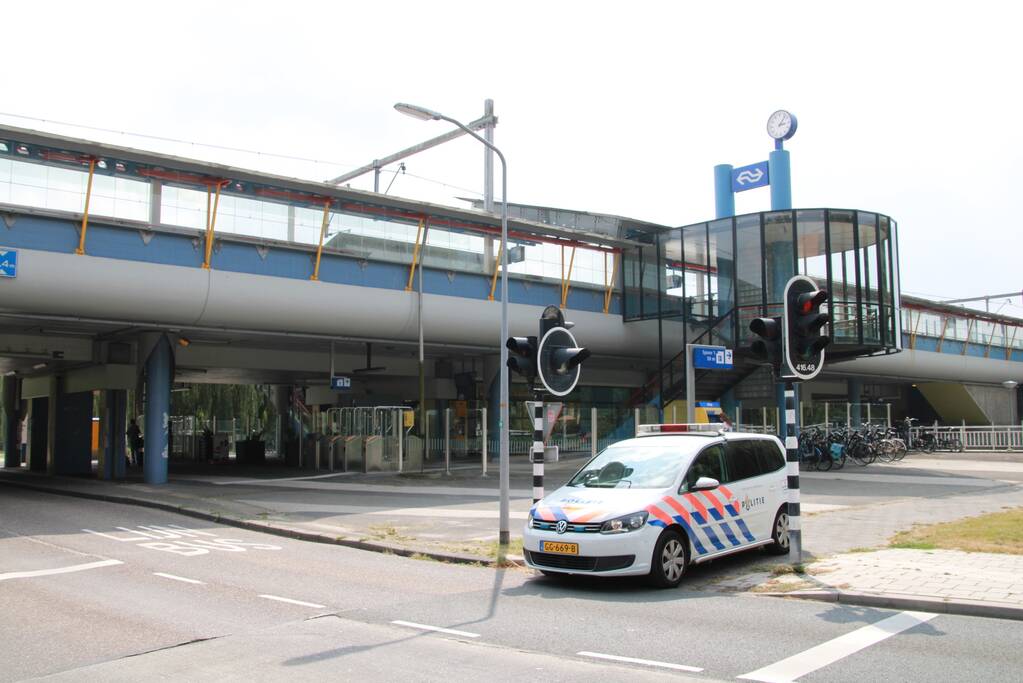 Zoekactie naar verdachte nabij station Parkwijk