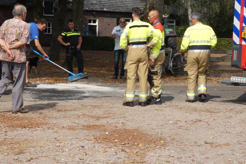 Personenauto in botsing met tractor