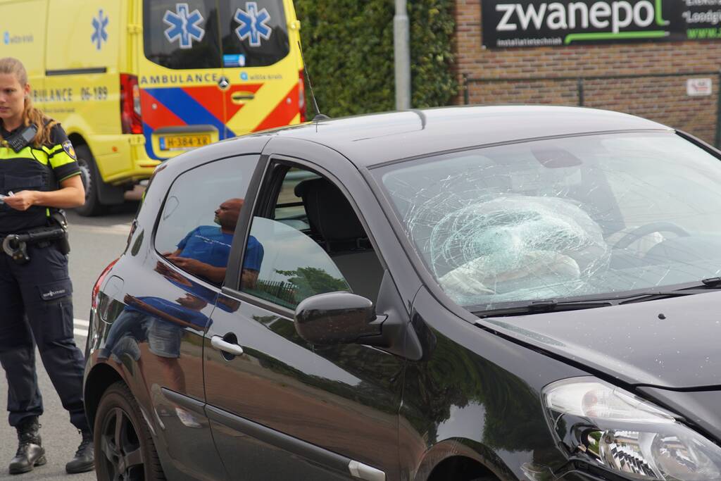Wielrenner gewond bij kop-staartbotsing