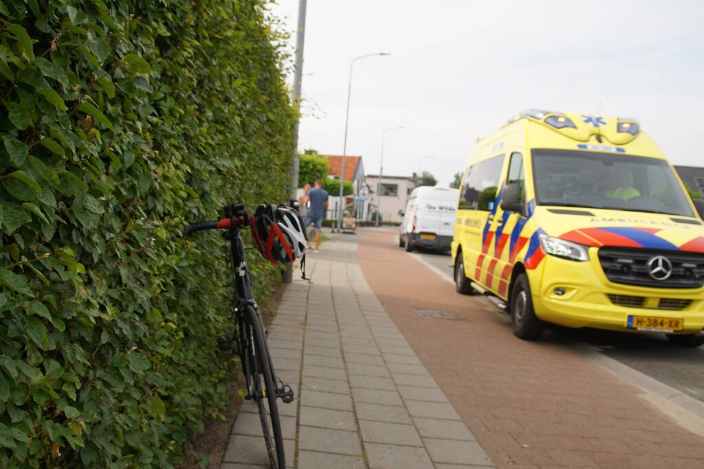 Wielrenner gewond bij kop-staartbotsing