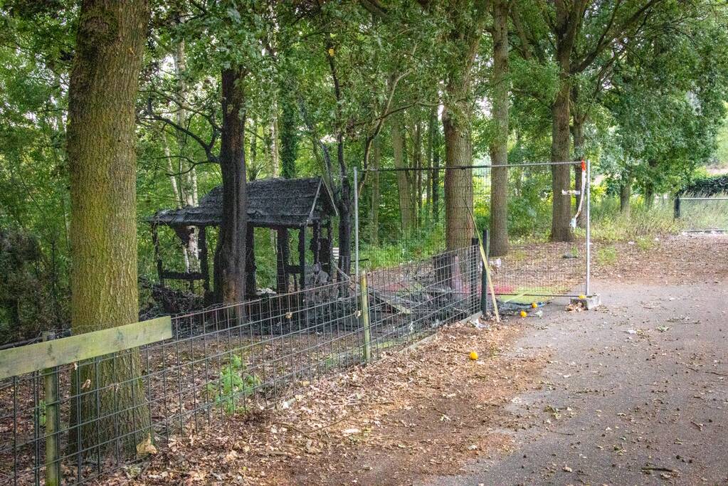 Verdachten gezocht na mogelijk brandstichting