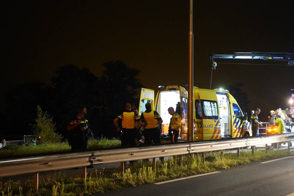 Bestuurder overleden nadat auto te water is geraakt