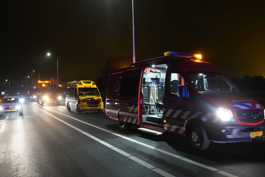 Bestuurder overleden nadat auto te water is geraakt