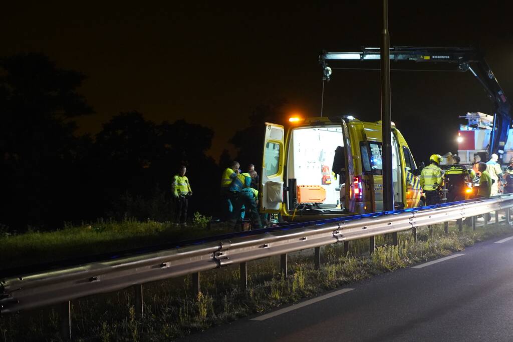 Bestuurder overleden nadat auto te water is geraakt