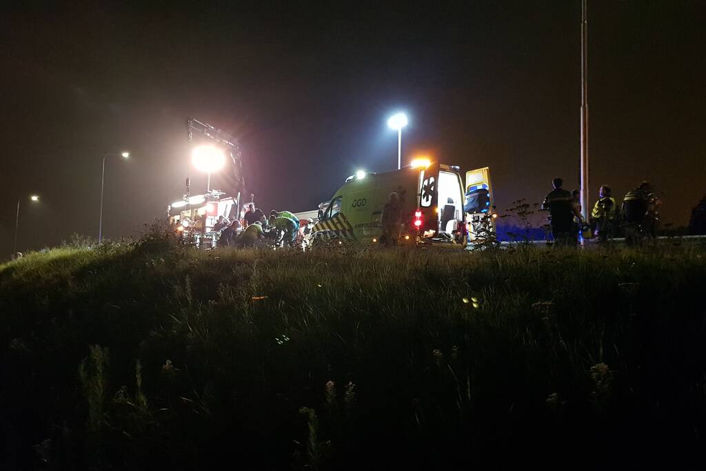 Bestuurder overleden nadat auto te water is geraakt