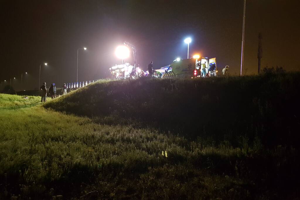 Bestuurder overleden nadat auto te water is geraakt