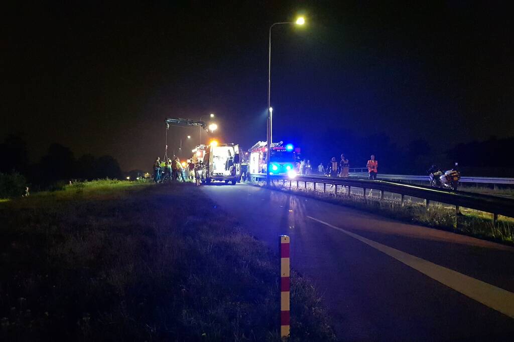 Bestuurder overleden nadat auto te water is geraakt