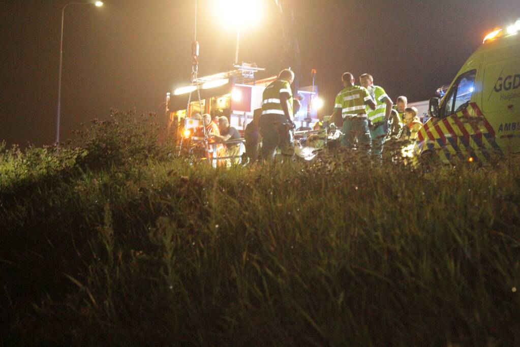 Bestuurder overleden nadat auto te water is geraakt