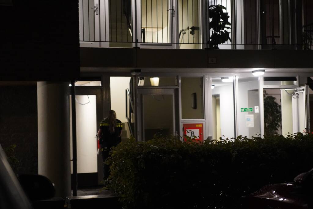Politie doet onderzoek naar stoffelijk overschot in flatwoning
