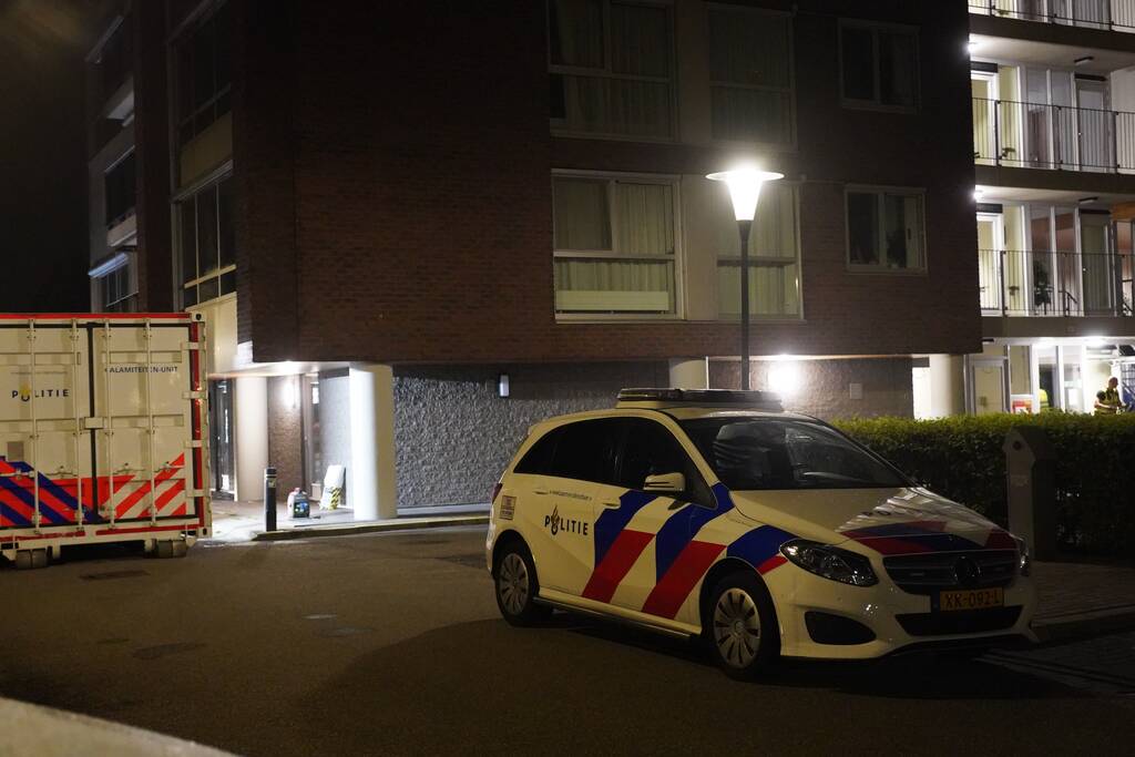 Politie doet onderzoek naar stoffelijk overschot in flatwoning
