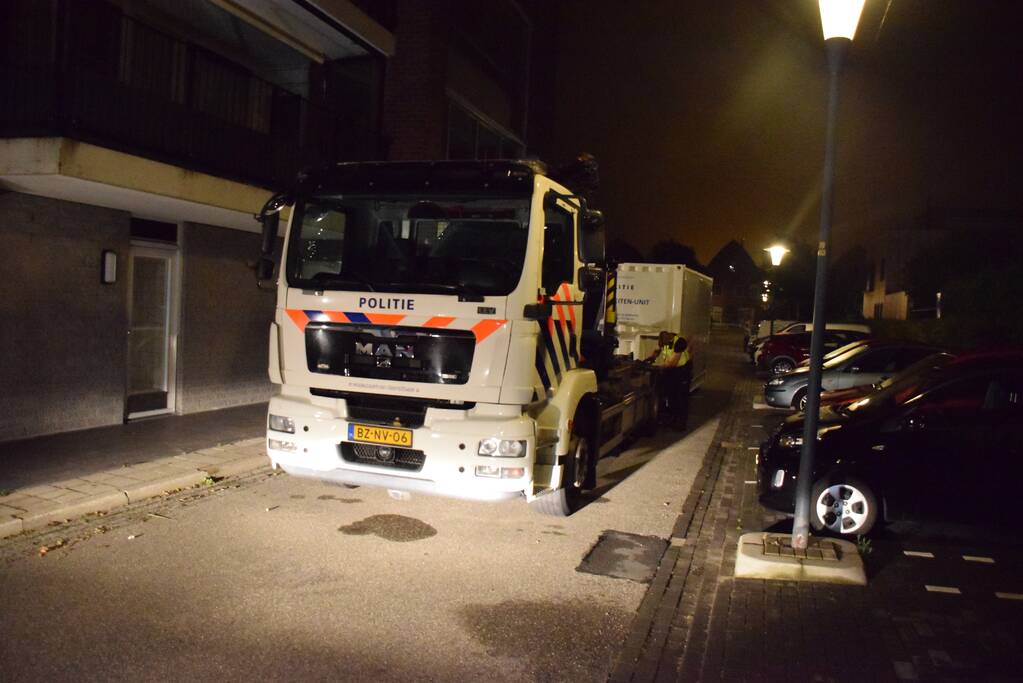 Politie doet onderzoek naar stoffelijk overschot in flatwoning