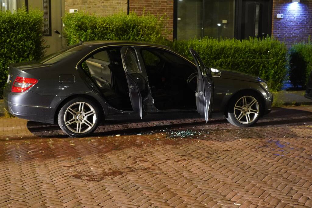 Auto in brand gestoken