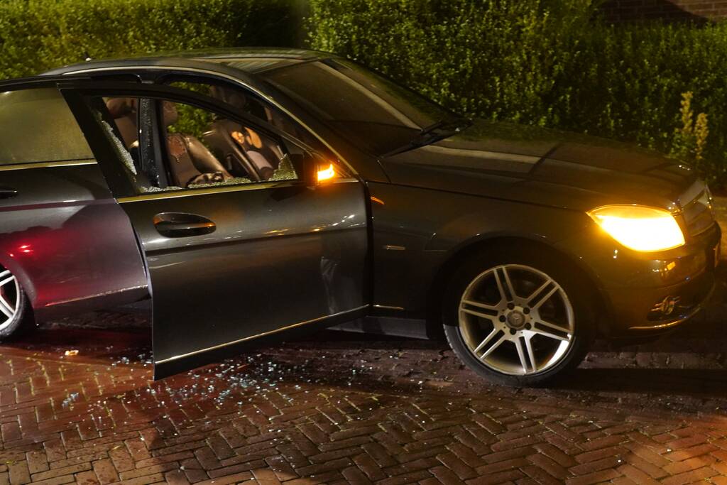 Auto in brand gestoken