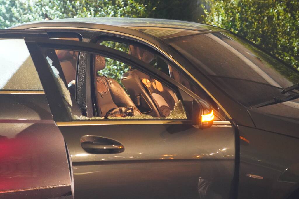 Auto in brand gestoken