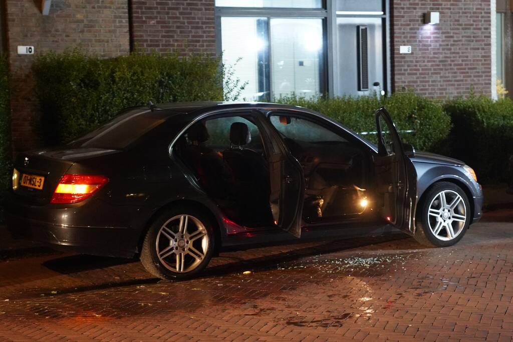 Auto in brand gestoken