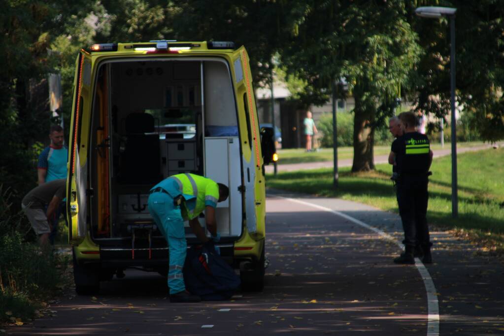 Agenten stabiliseren nek van slachtoffer