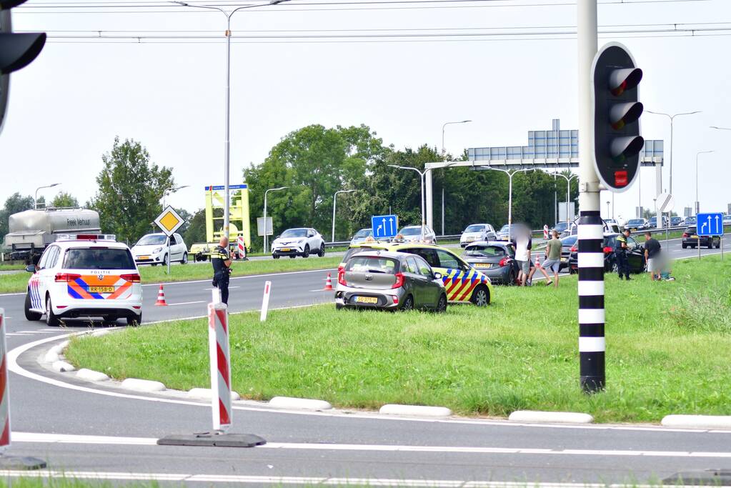 Vrouw gewond bij verkeersongeval met twee auto's