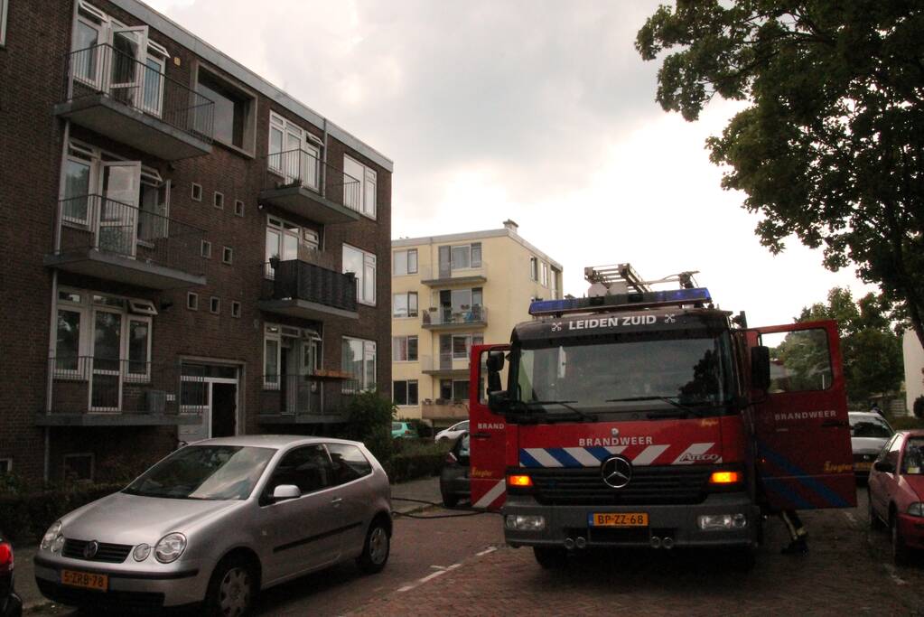 Brand in keuken van flatwoning