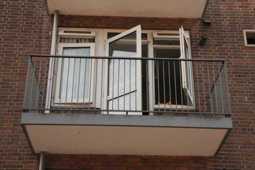 Brand in keuken van flatwoning