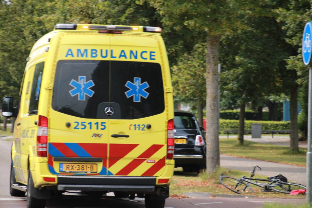 Fietser raakt gewond bij aanrijding met auto in Parkwijk