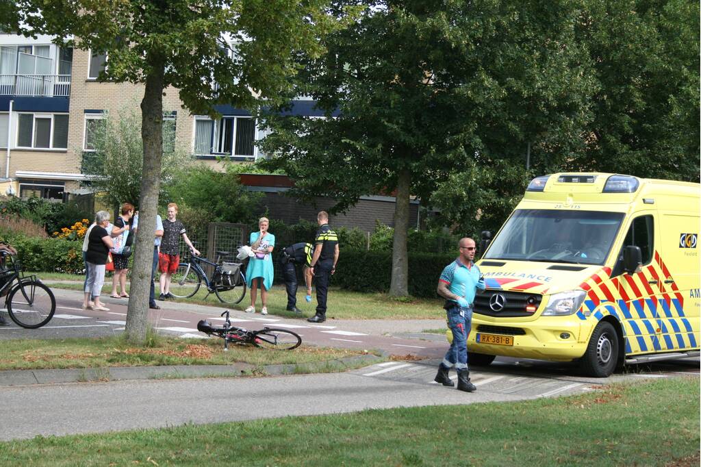 Fietser raakt gewond bij aanrijding met auto in Parkwijk