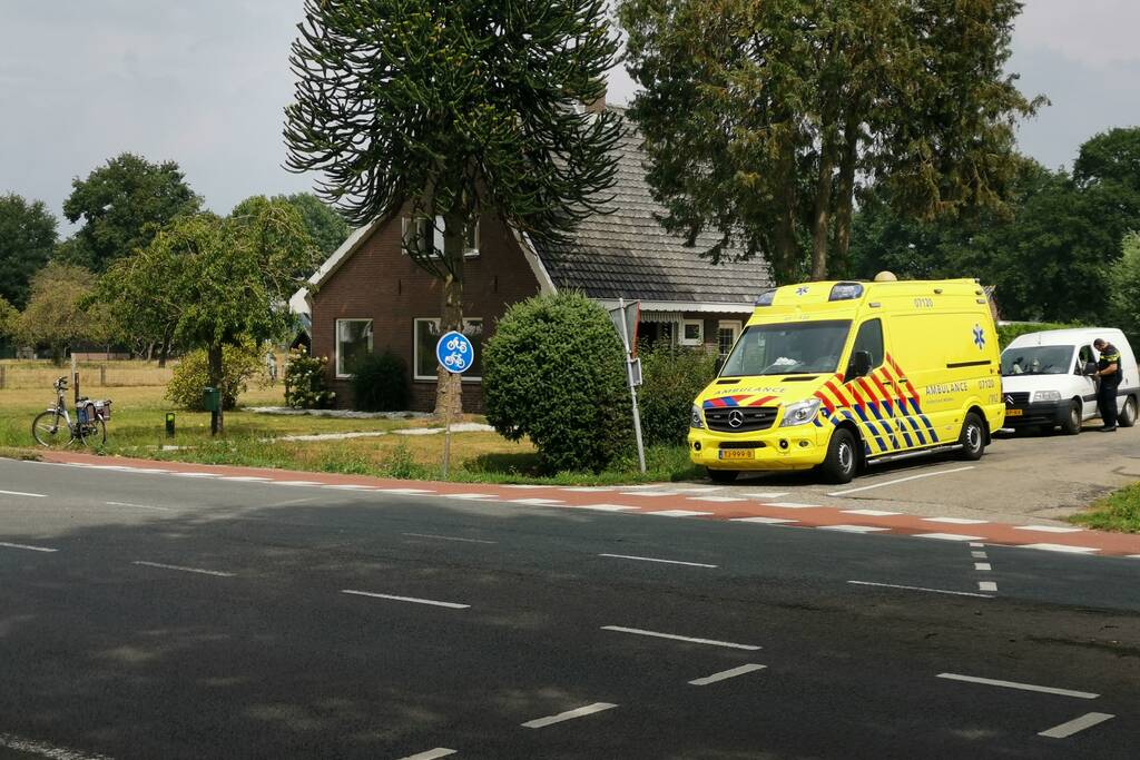 E-biker gewond na botsing met auto