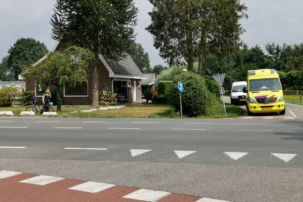 E-biker gewond na botsing met auto