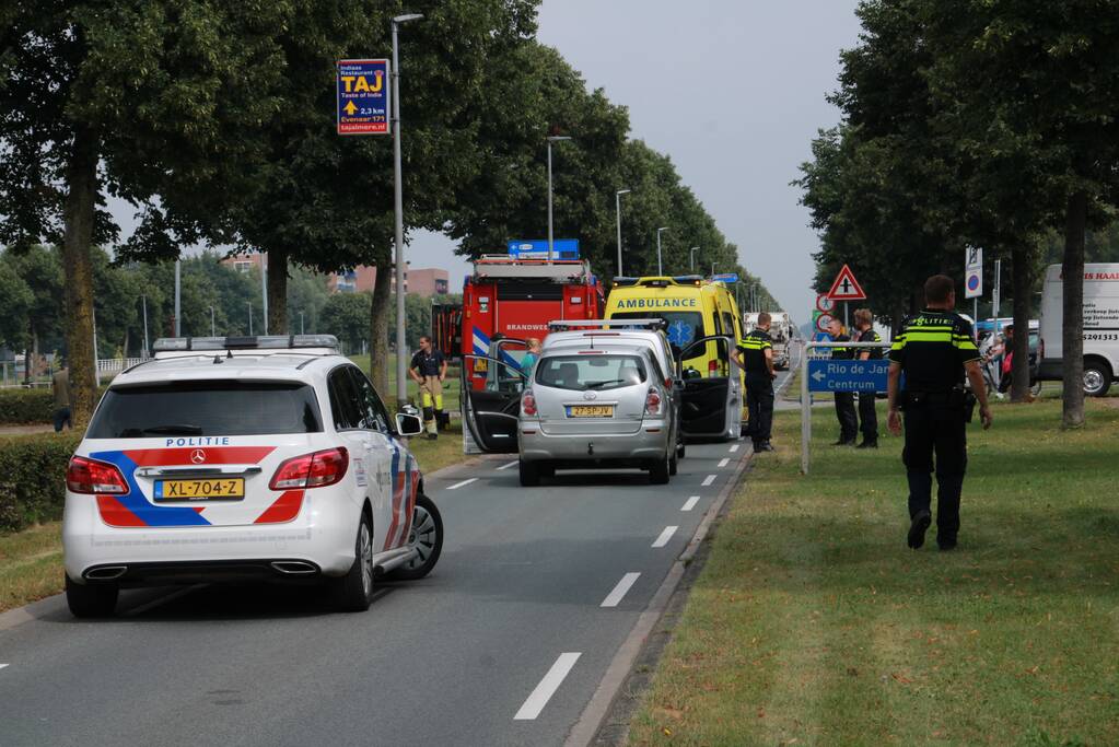 Auto klapt op bestelbus