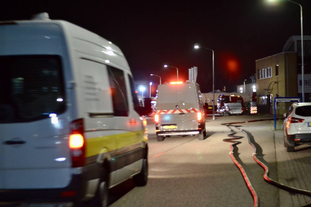 Bedrijfsverzamelgebouw verwoest door grote uitslaande brand