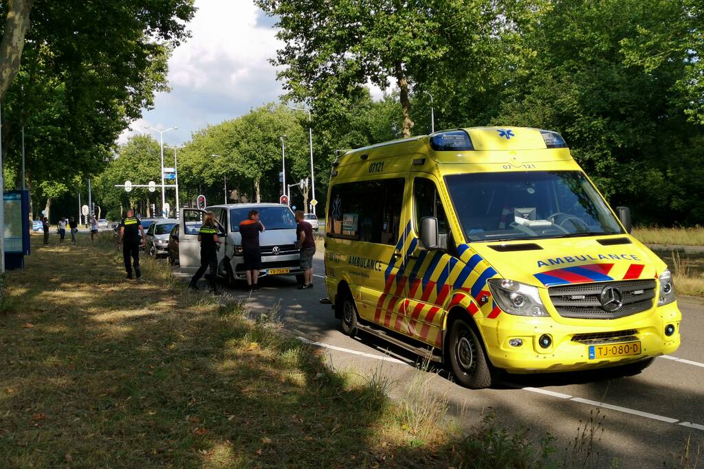 Botsing tijdens afslaan verkeer