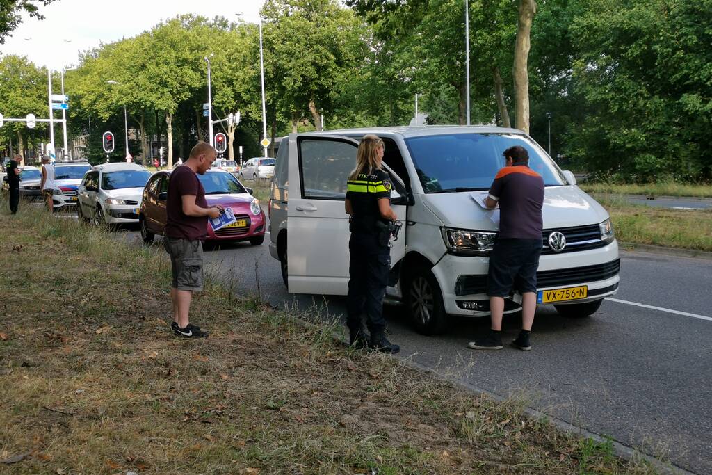 Botsing tijdens afslaan verkeer