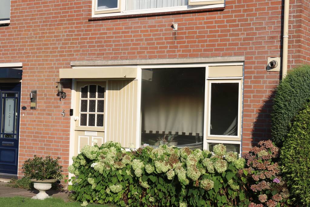 Veel rook bij woningbrand