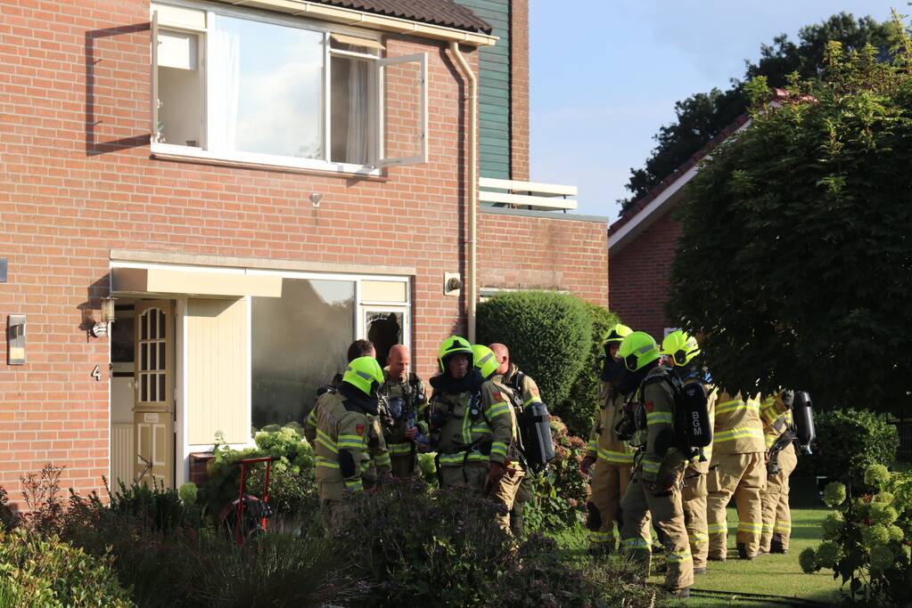 Veel rook bij woningbrand