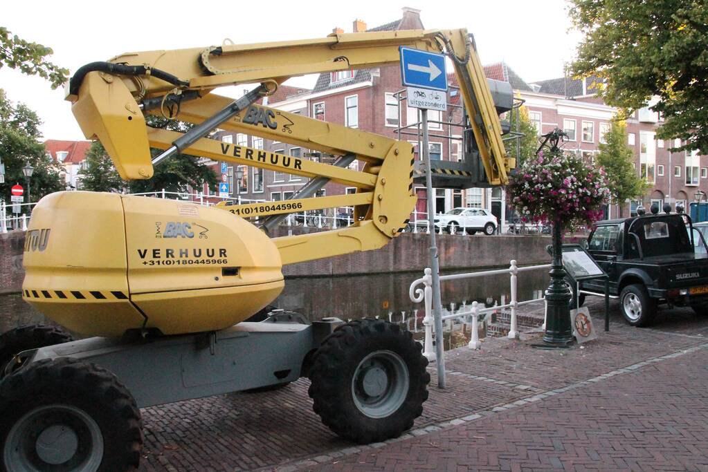 Hoogwerker zorgt voor schade