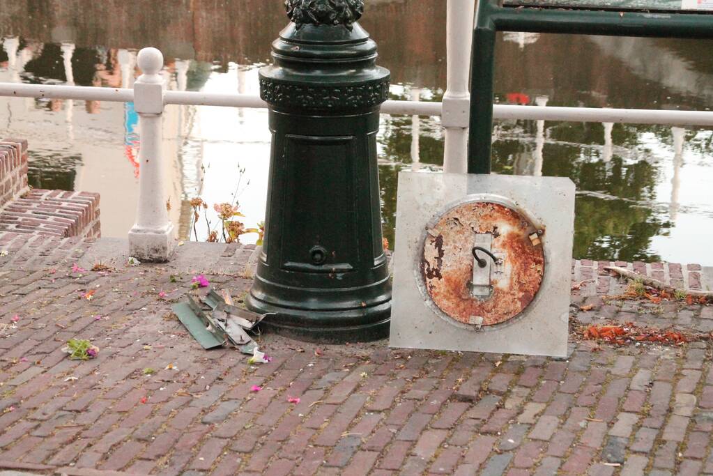 Hoogwerker zorgt voor schade