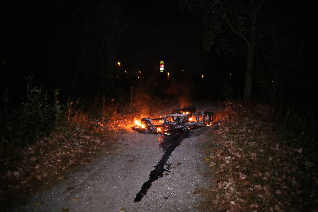 Scooter volledig uitgebrand