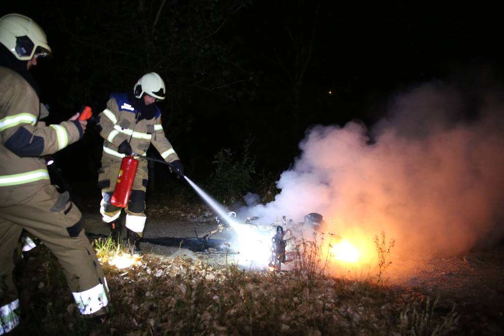 Scooter volledig uitgebrand