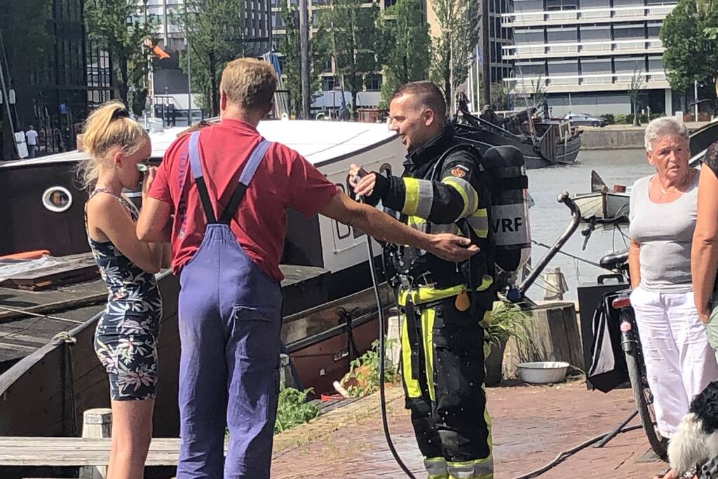 Één gewonde bij brand op schip