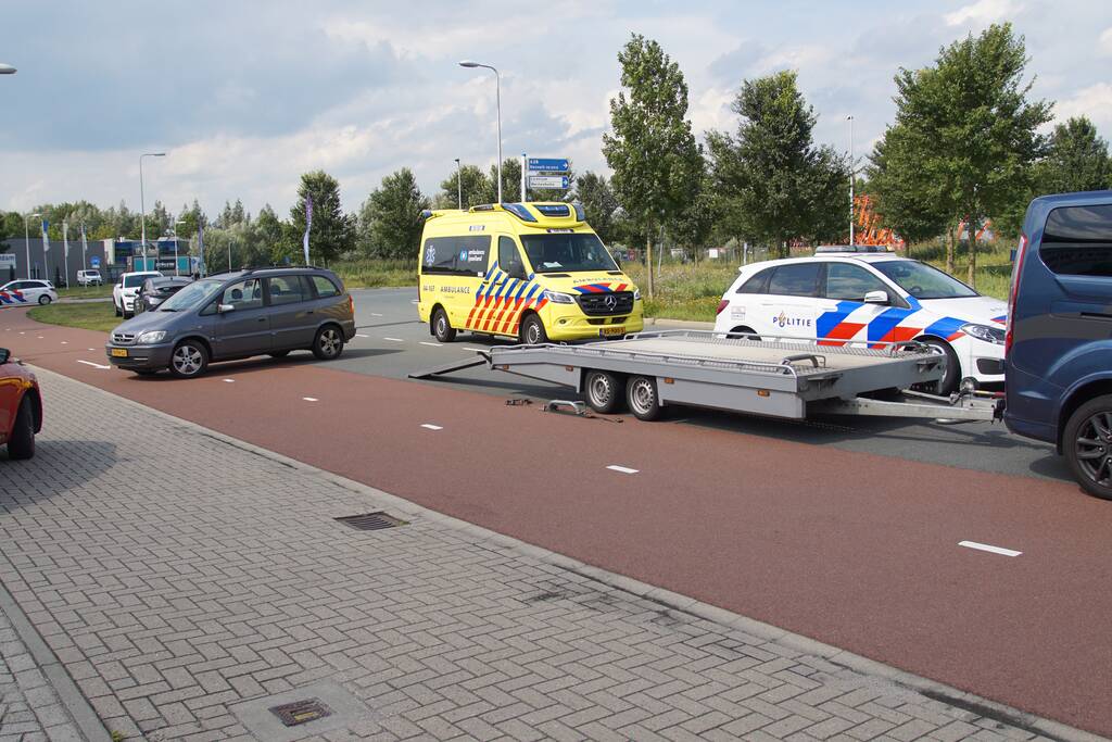 Fietser gewond na aanrijding met afslaande auto