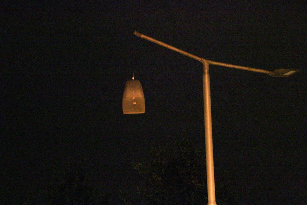 Flinke schade na botsing met lantarenpaal