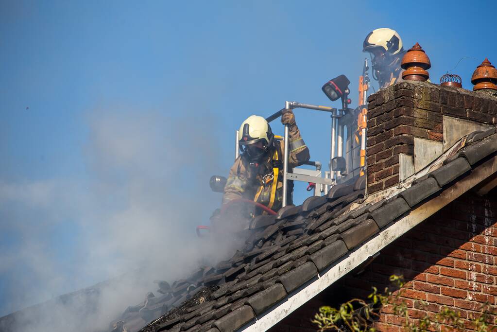 Bewoners ademen rook in tijdens woningbrand